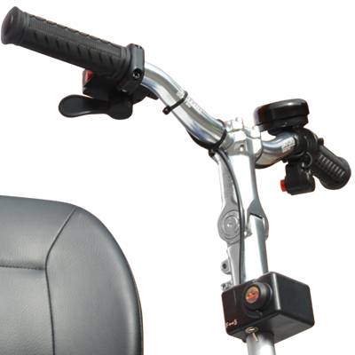 Easy handlebar controls on the SupaScoota Spartan